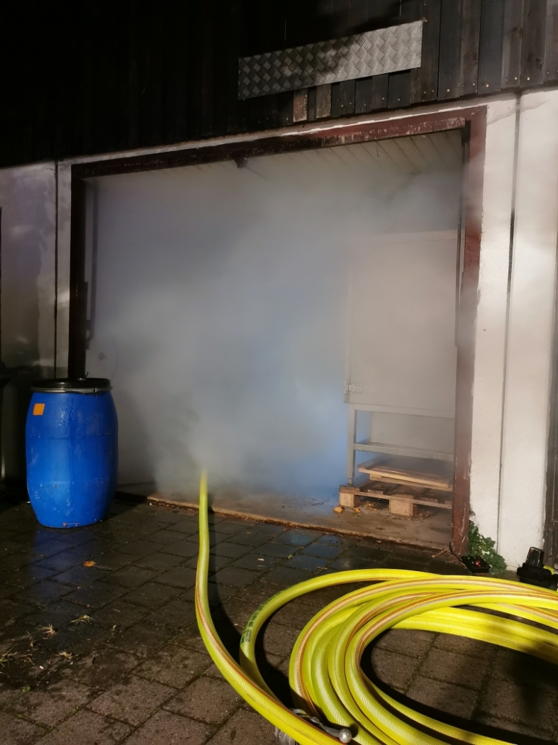 Einsatzuebungen, Garagenbrand