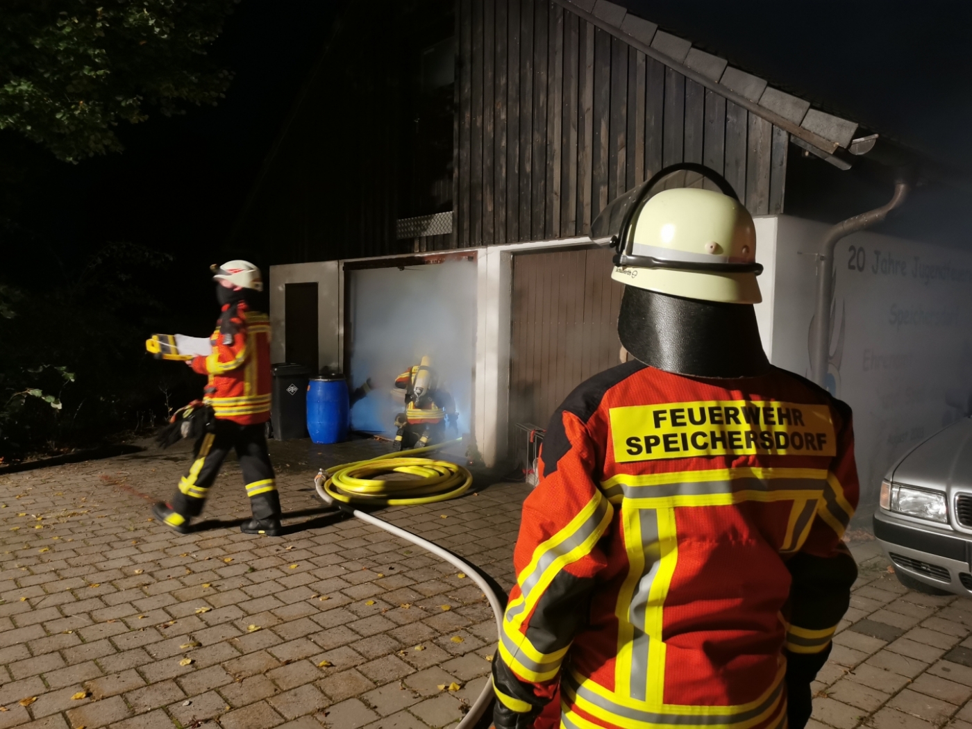 Einsatzuebungen, Garagenbrand