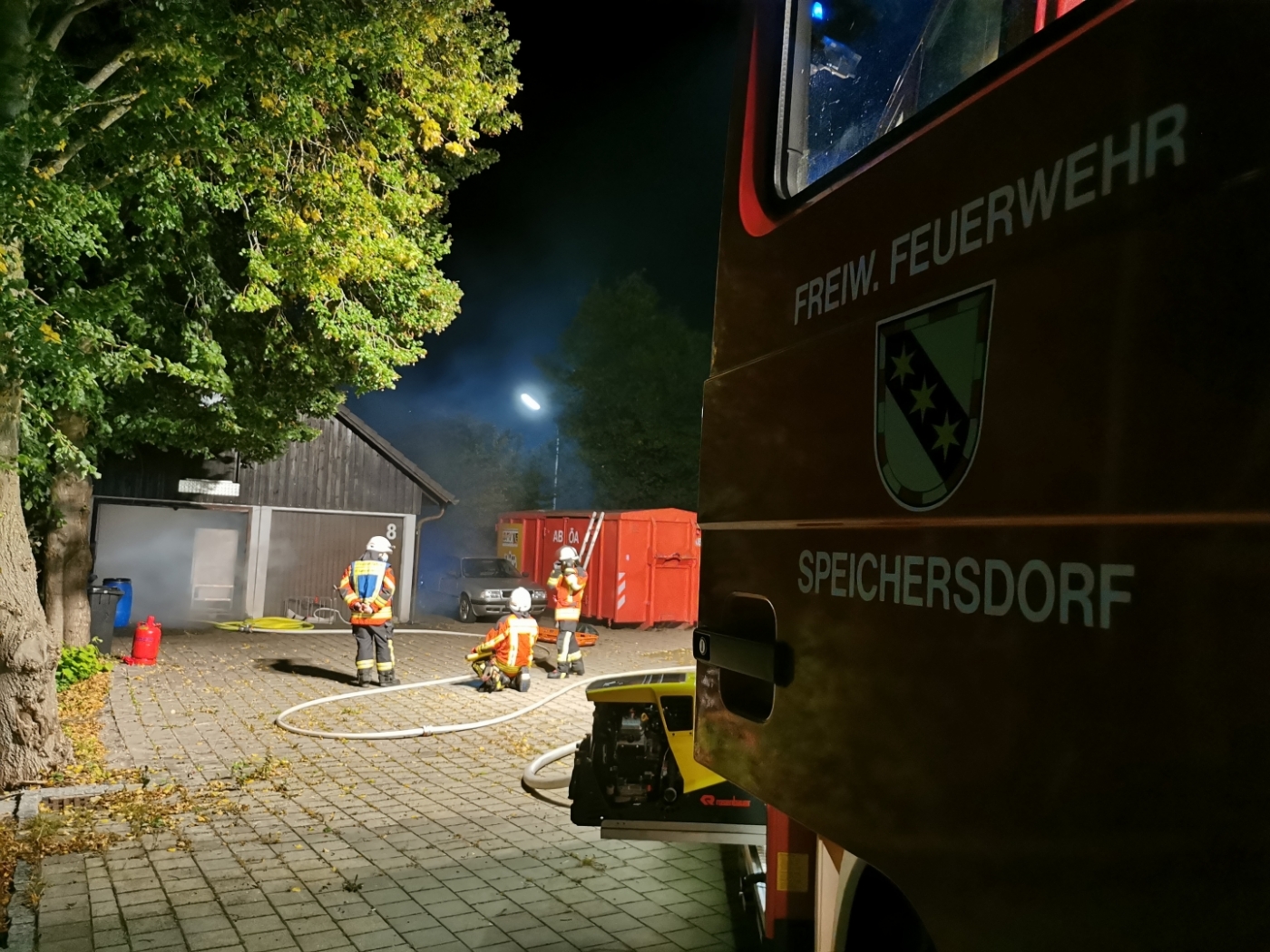 Einsatzuebungen, Garagenbrand