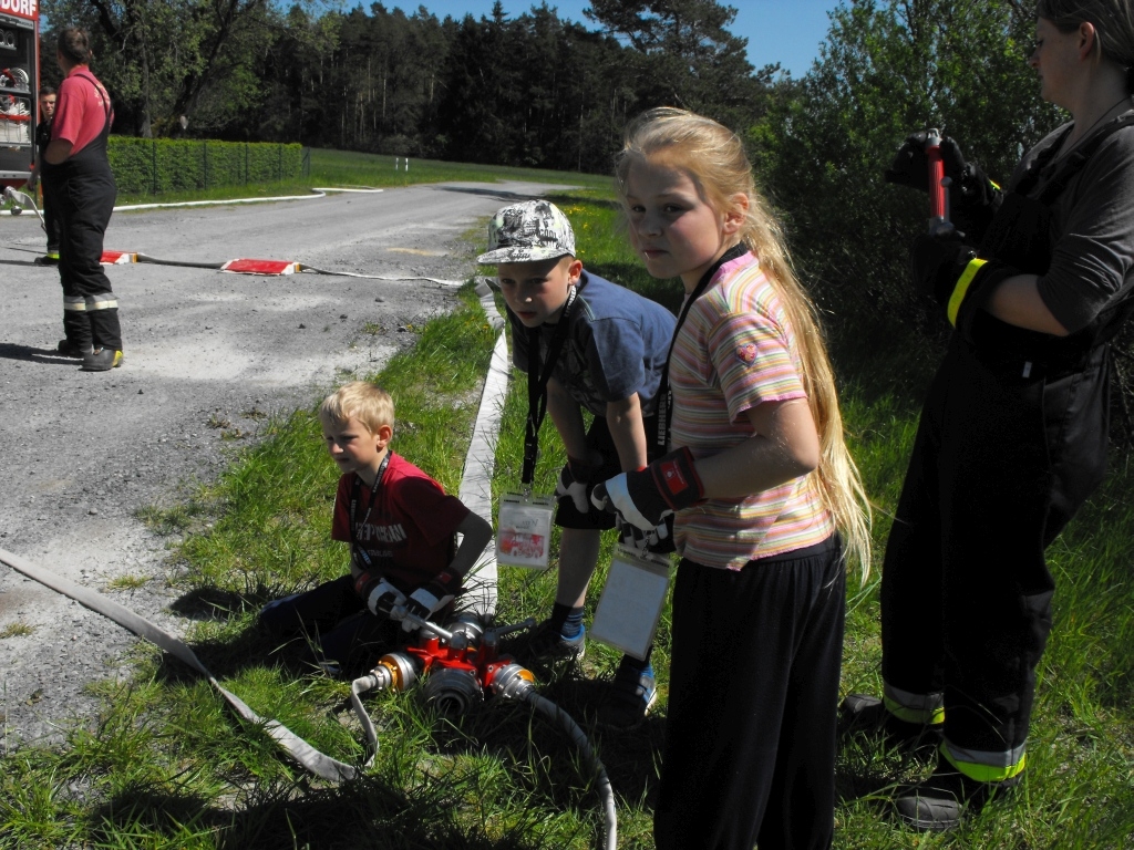 Kinderfeuerwehr am 07.05.16 zum Thema Teamwork