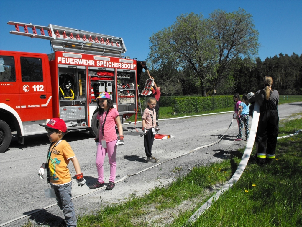 Kinderfeuerwehr am 07.05.16 zum Thema Teamwork