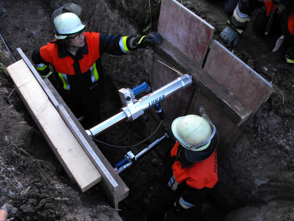 Übung Tiefbauunfall