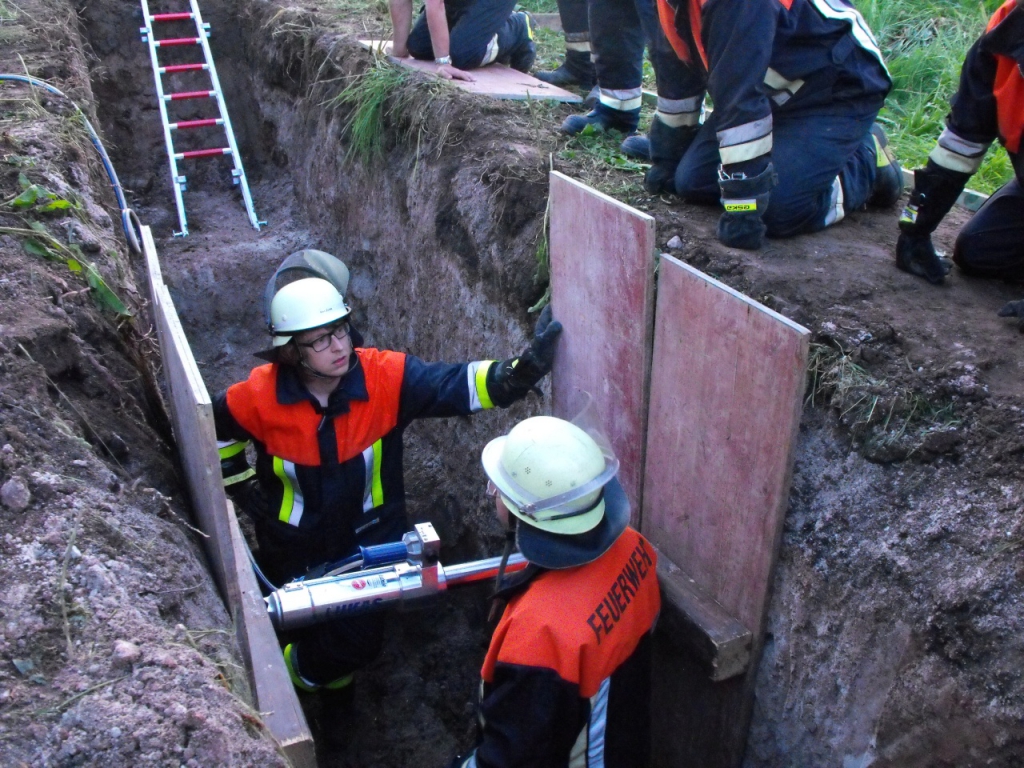 Übung Tiefbauunfall